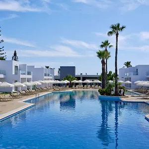 panthea-holiday-village.hotelsatayianapa.com/